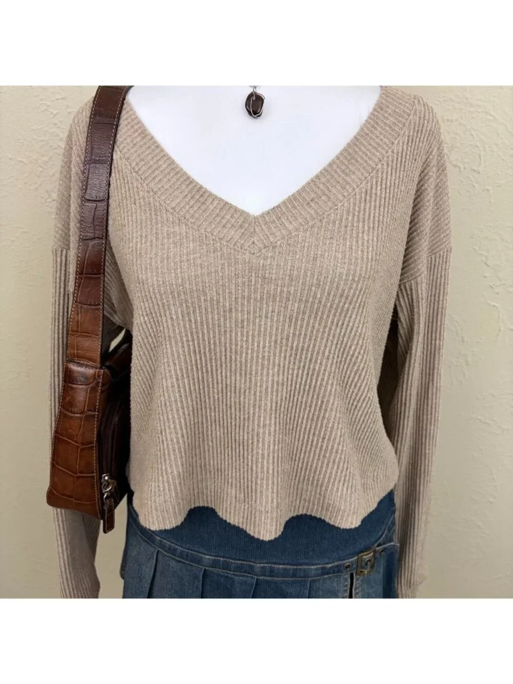 Alo Yoga Muse Ribbed V-Neck Pullover